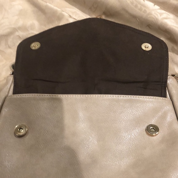 Tan purse with many pockets/compartments - Picture 4 of 16